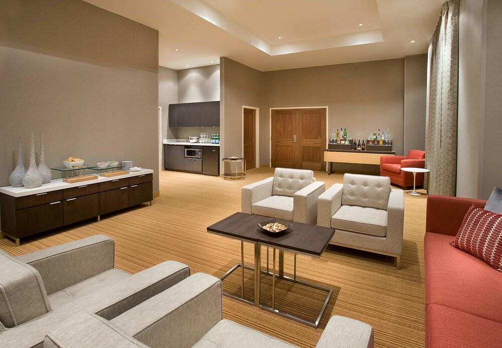 Courtyard By Marriott Calgary Airport Hotel Eksteriør billede
