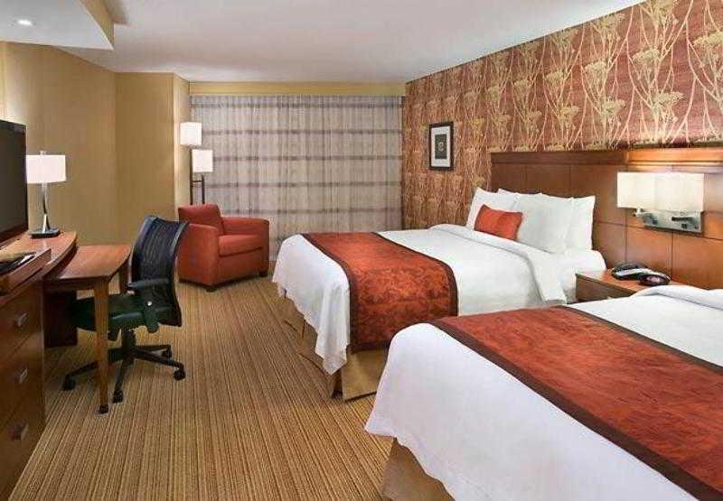 Courtyard By Marriott Calgary Airport Hotel Eksteriør billede