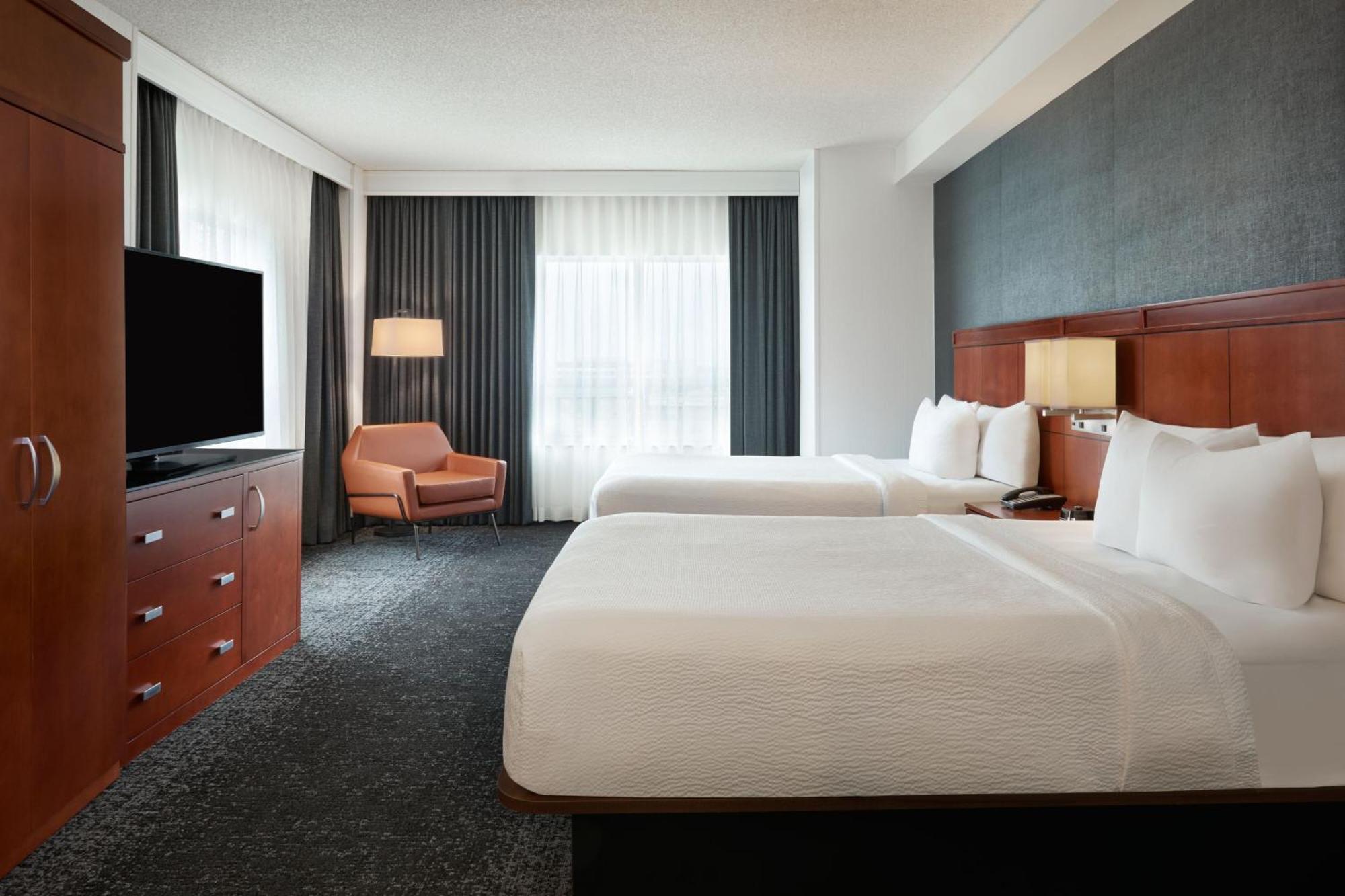 Courtyard By Marriott Calgary Airport Hotel Eksteriør billede