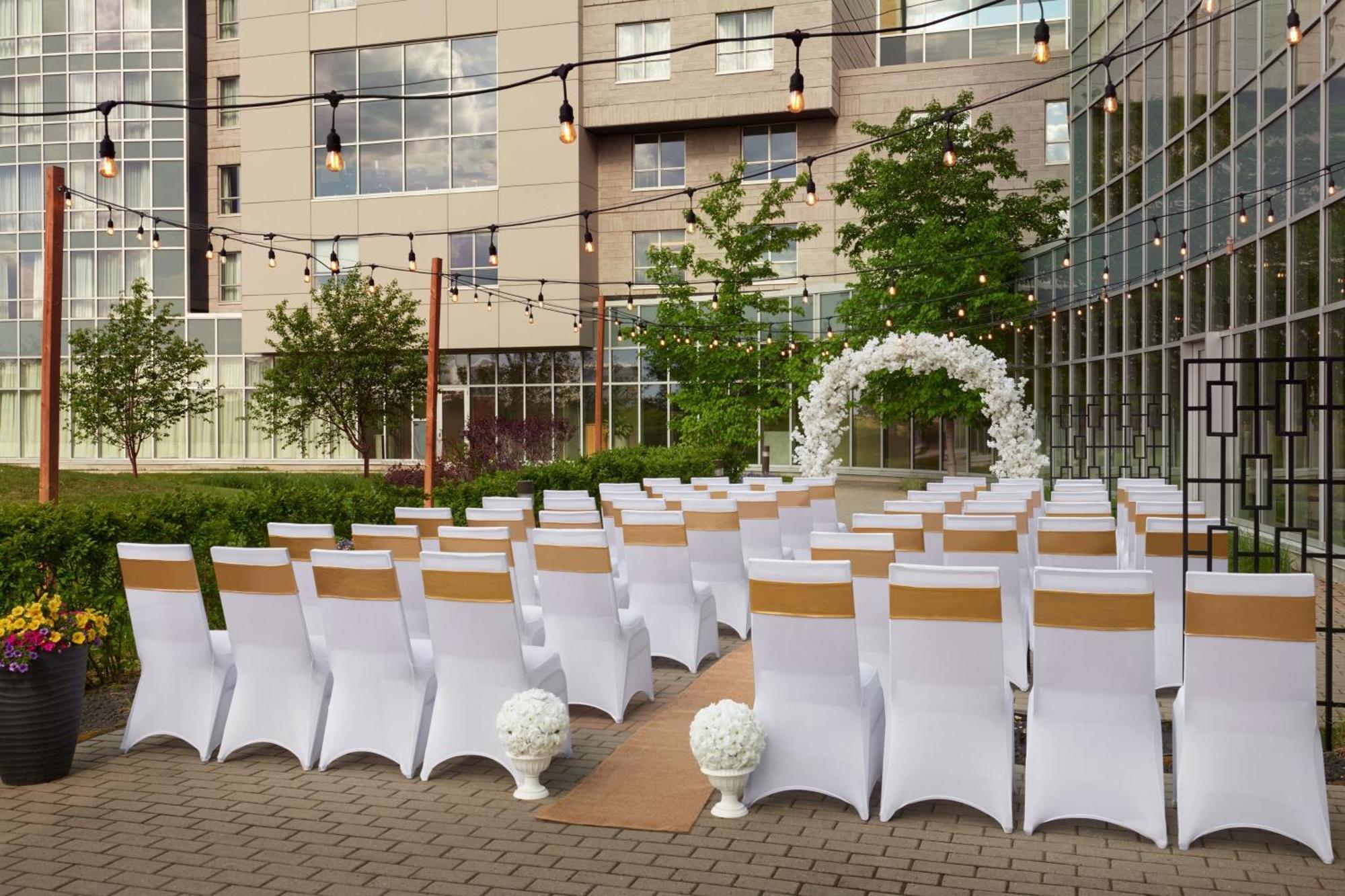 Courtyard By Marriott Calgary Airport Hotel Eksteriør billede