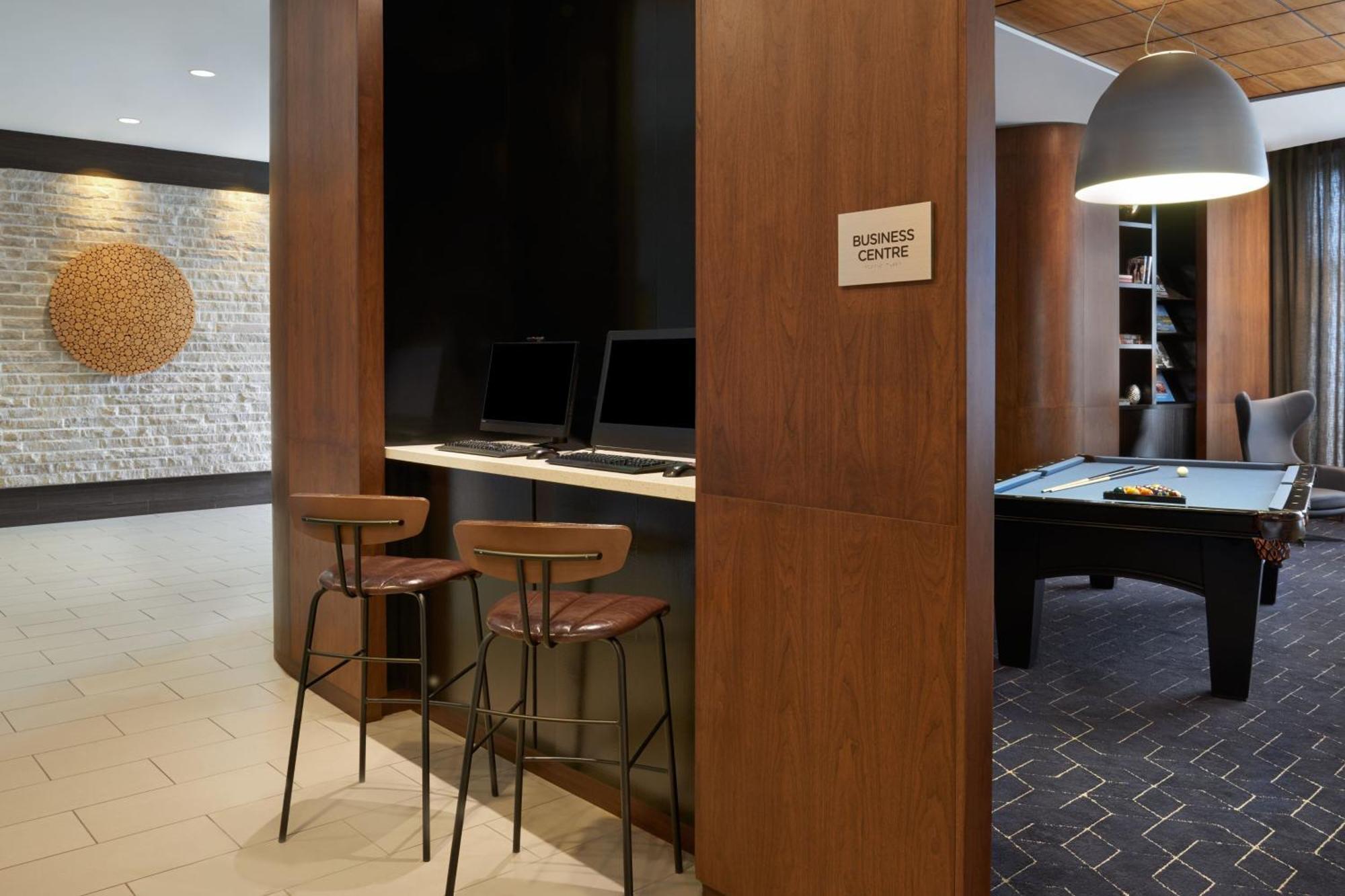 Courtyard By Marriott Calgary Airport Hotel Eksteriør billede