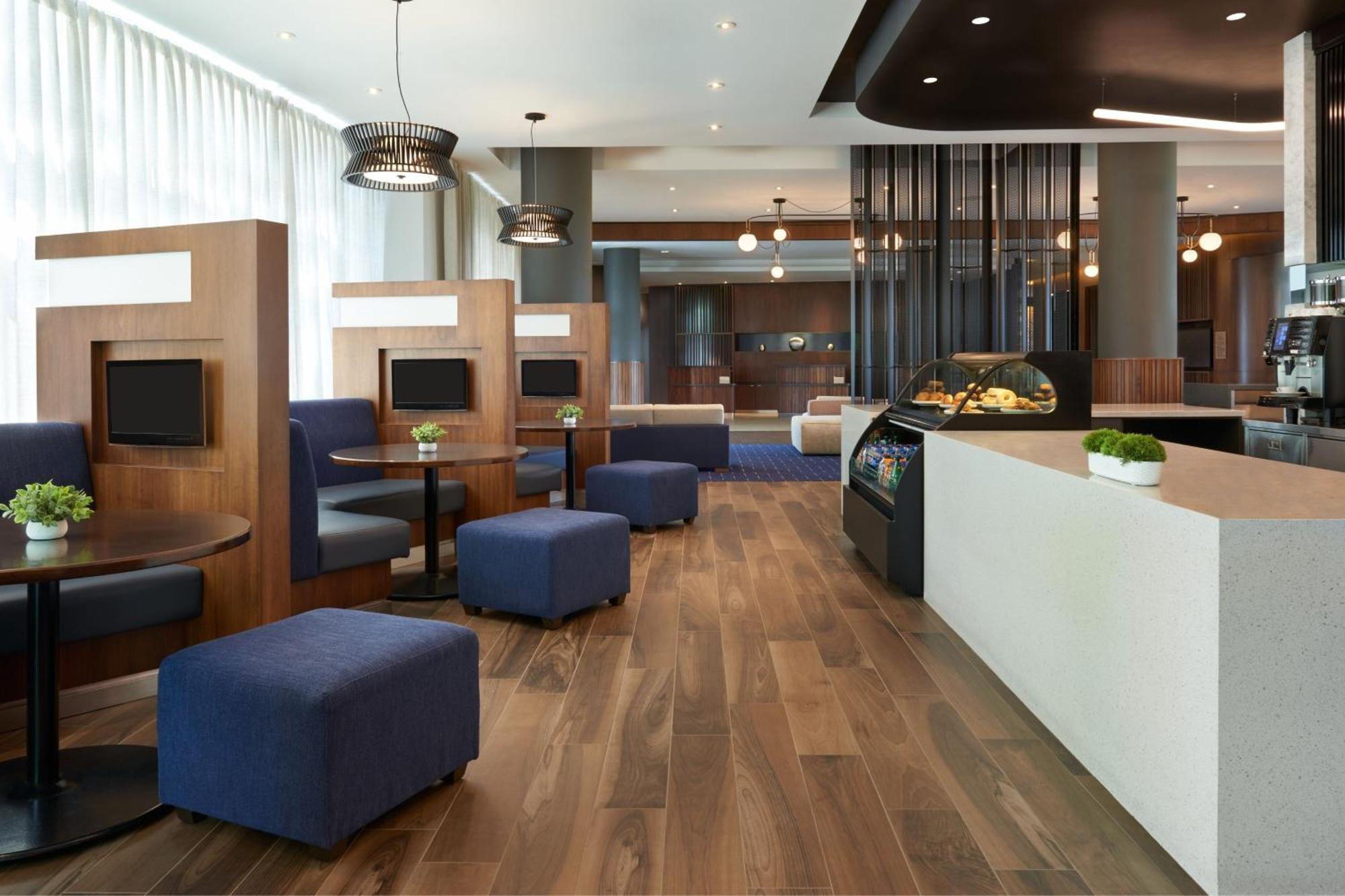 Courtyard By Marriott Calgary Airport Hotel Eksteriør billede